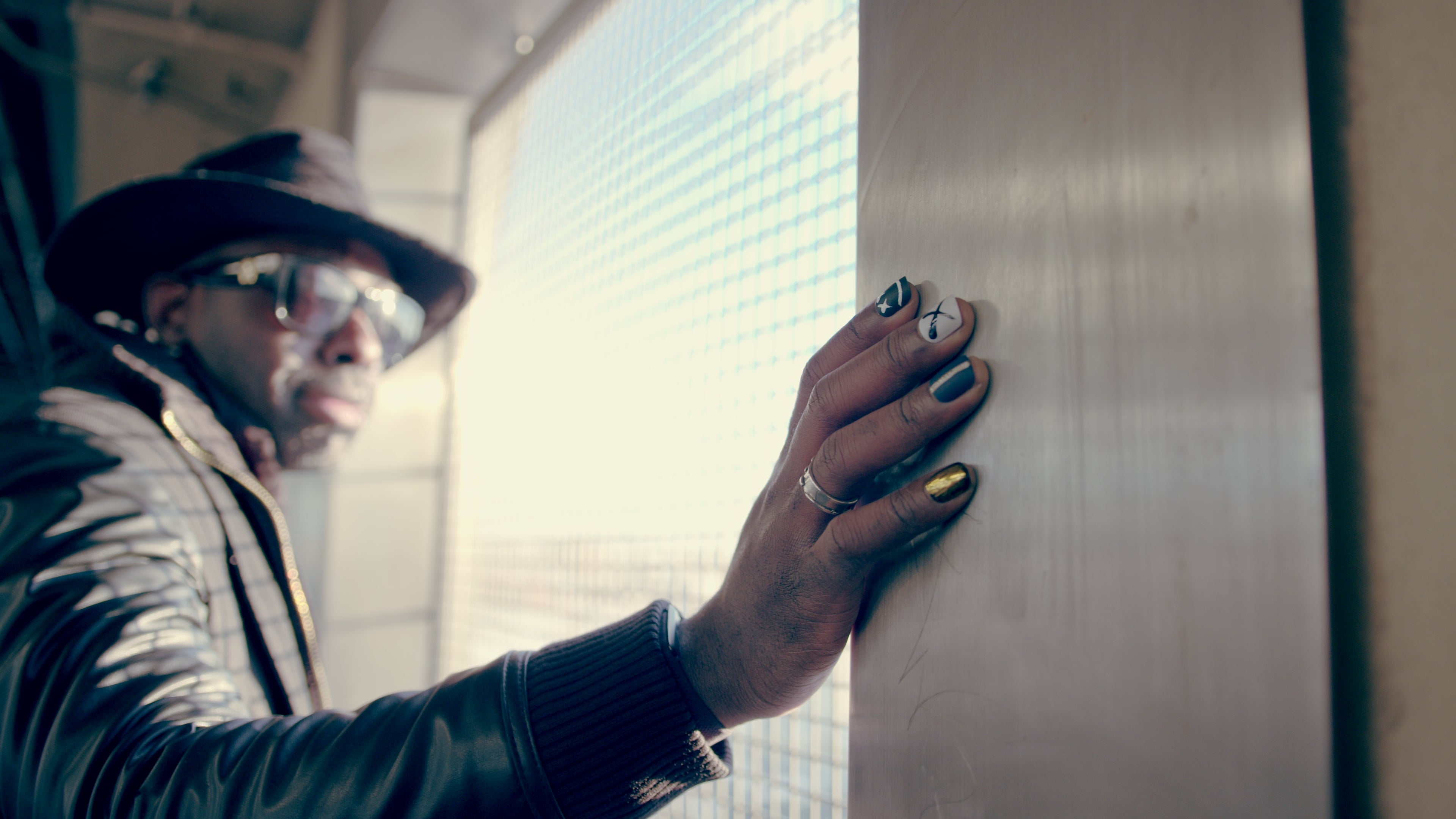 Breaking the Mold: Why Men’s Easy-On Easy-Off Nails Are the Future of Grooming